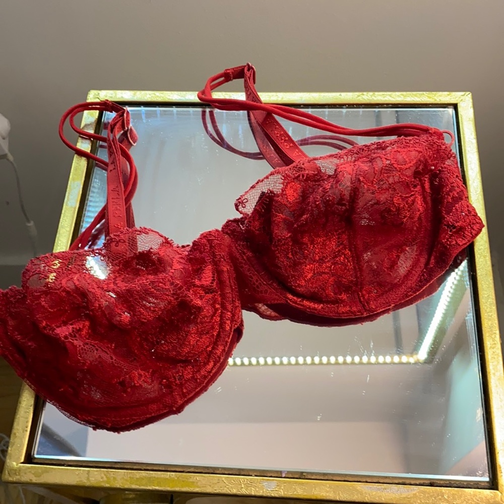 La perla US 34 C Red lace bra